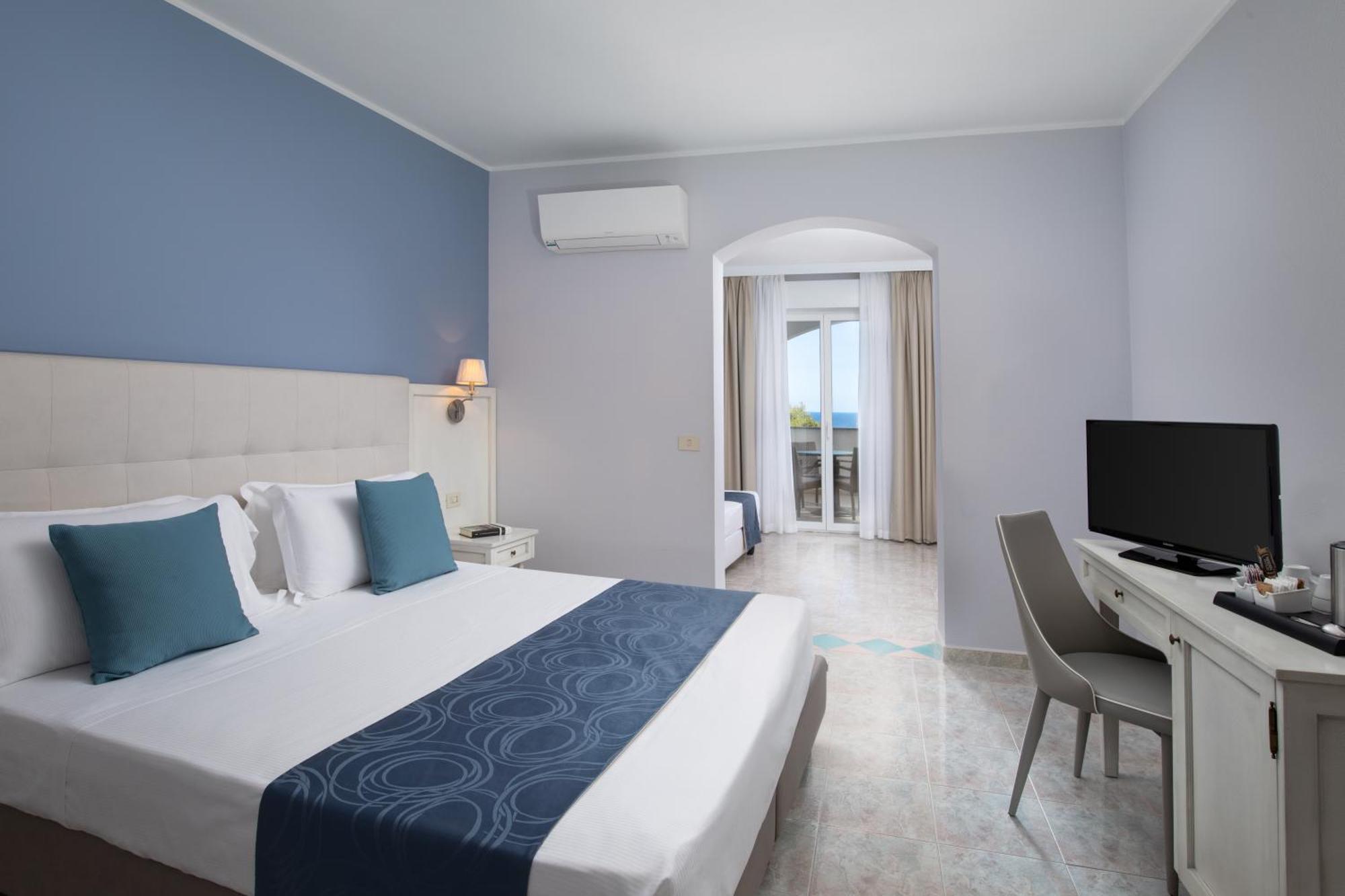 Hotel Rosa Dei Venti กัสเตลซาร์โด ภายนอก รูปภาพ