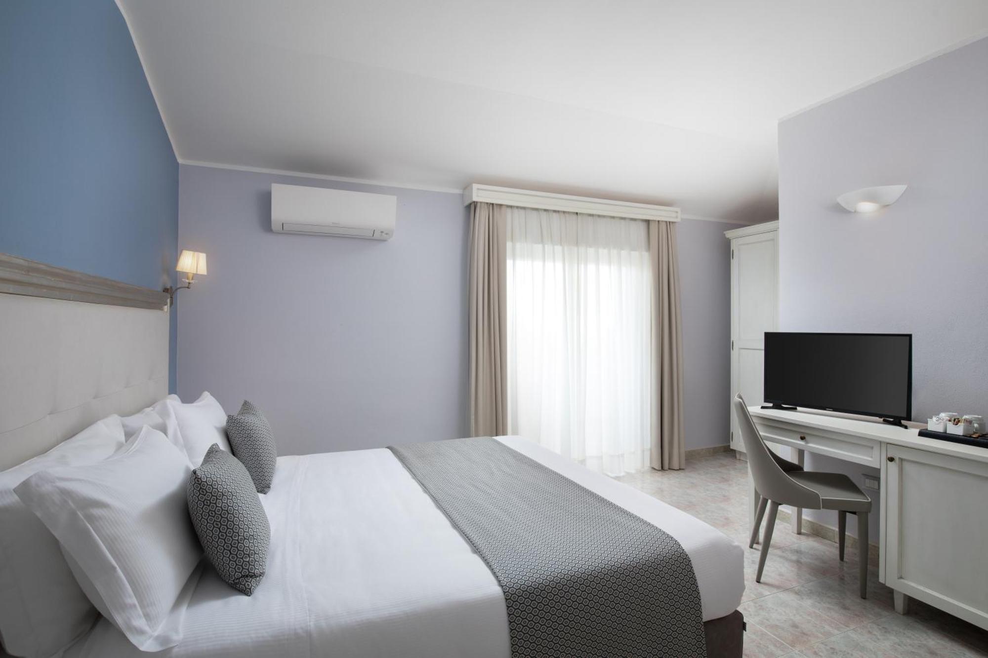 Hotel Rosa Dei Venti กัสเตลซาร์โด ภายนอก รูปภาพ
