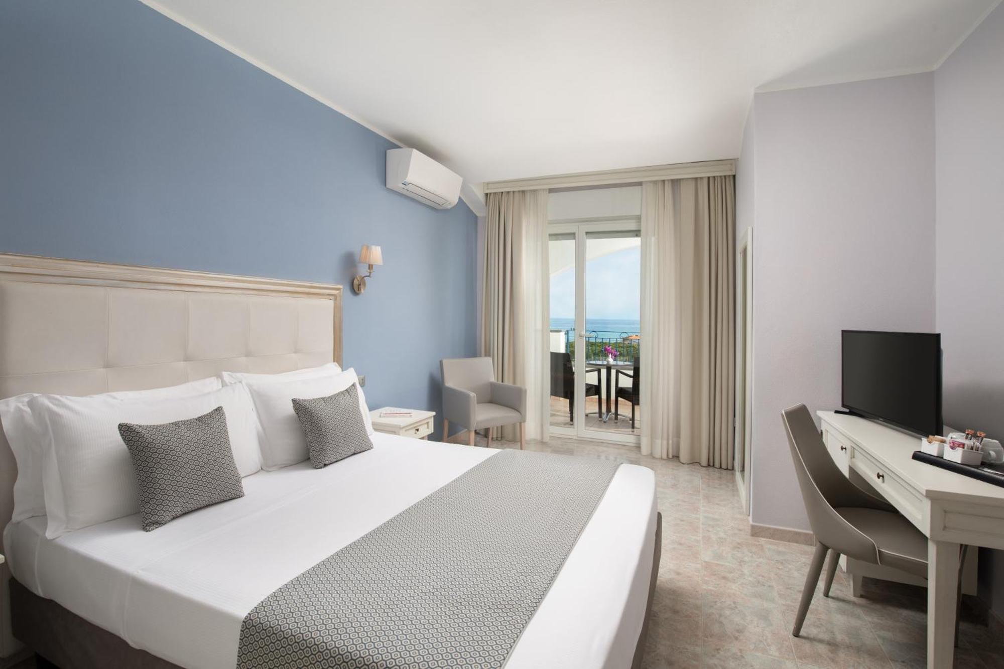 Hotel Rosa Dei Venti กัสเตลซาร์โด ภายนอก รูปภาพ