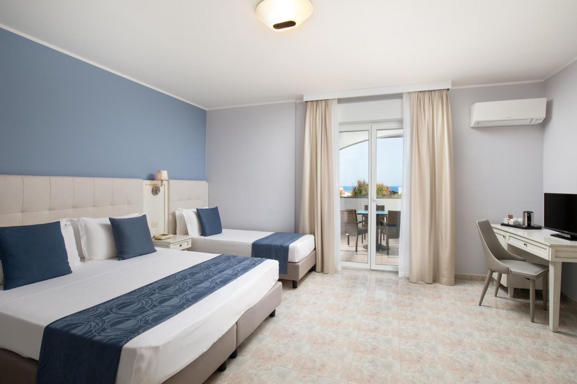Hotel Rosa Dei Venti กัสเตลซาร์โด ภายนอก รูปภาพ