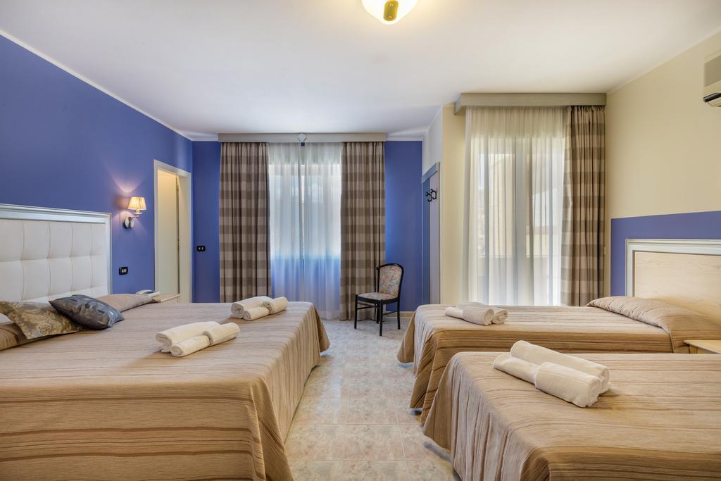 Hotel Rosa Dei Venti กัสเตลซาร์โด ภายนอก รูปภาพ