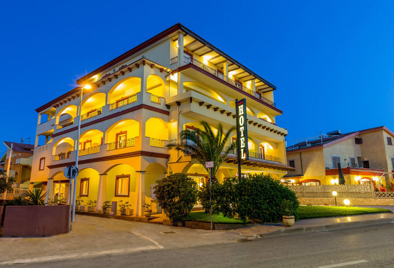 Hotel Rosa Dei Venti กัสเตลซาร์โด ภายนอก รูปภาพ