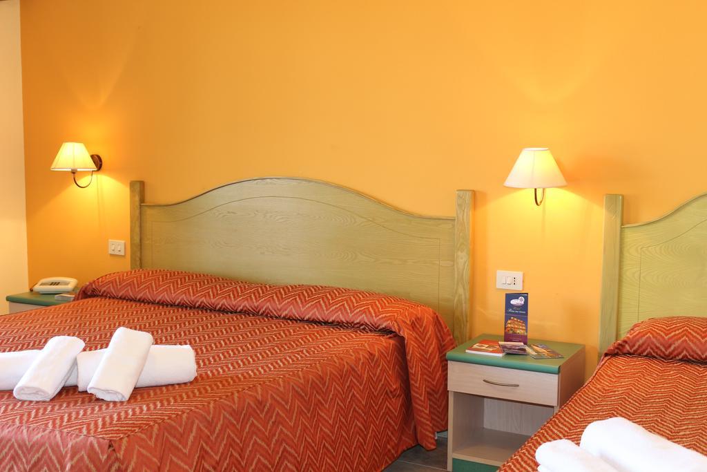 Hotel Rosa Dei Venti กัสเตลซาร์โด ภายนอก รูปภาพ