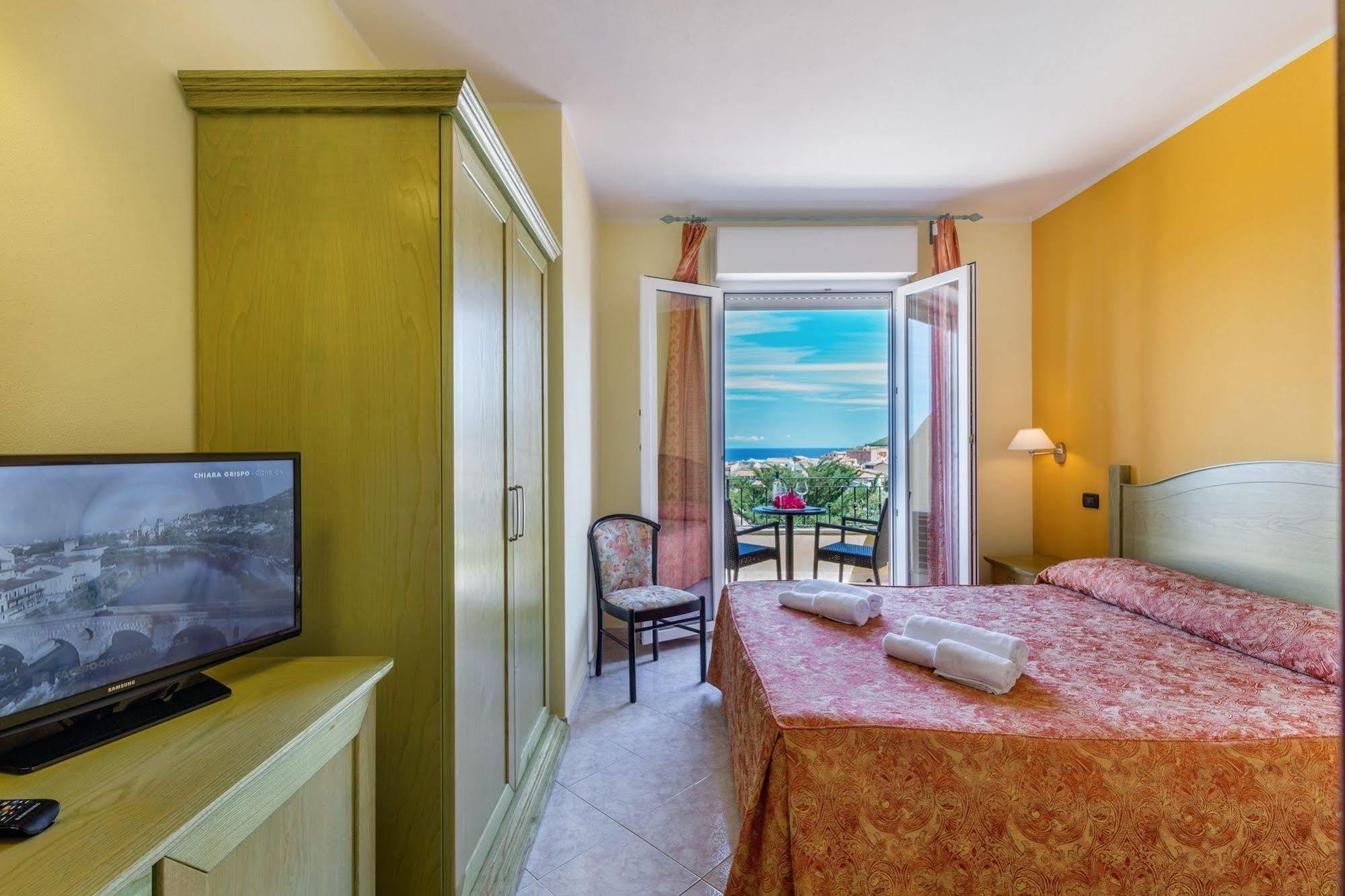 Hotel Rosa Dei Venti กัสเตลซาร์โด ภายนอก รูปภาพ