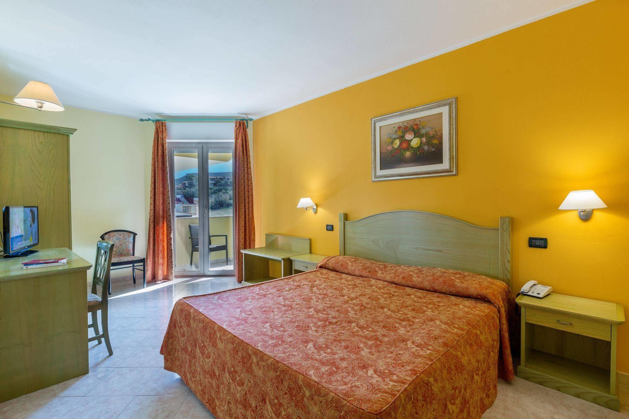 Hotel Rosa Dei Venti กัสเตลซาร์โด ภายนอก รูปภาพ