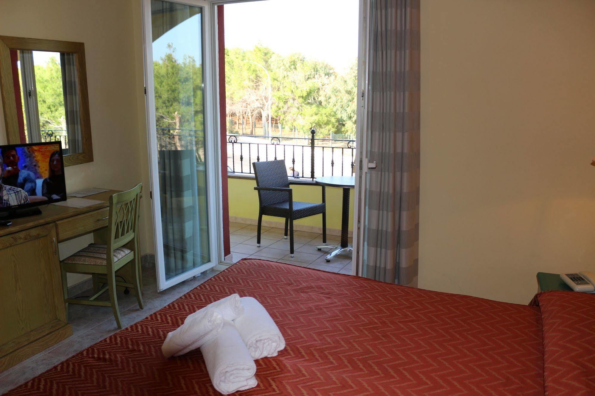 Hotel Rosa Dei Venti กัสเตลซาร์โด ภายนอก รูปภาพ