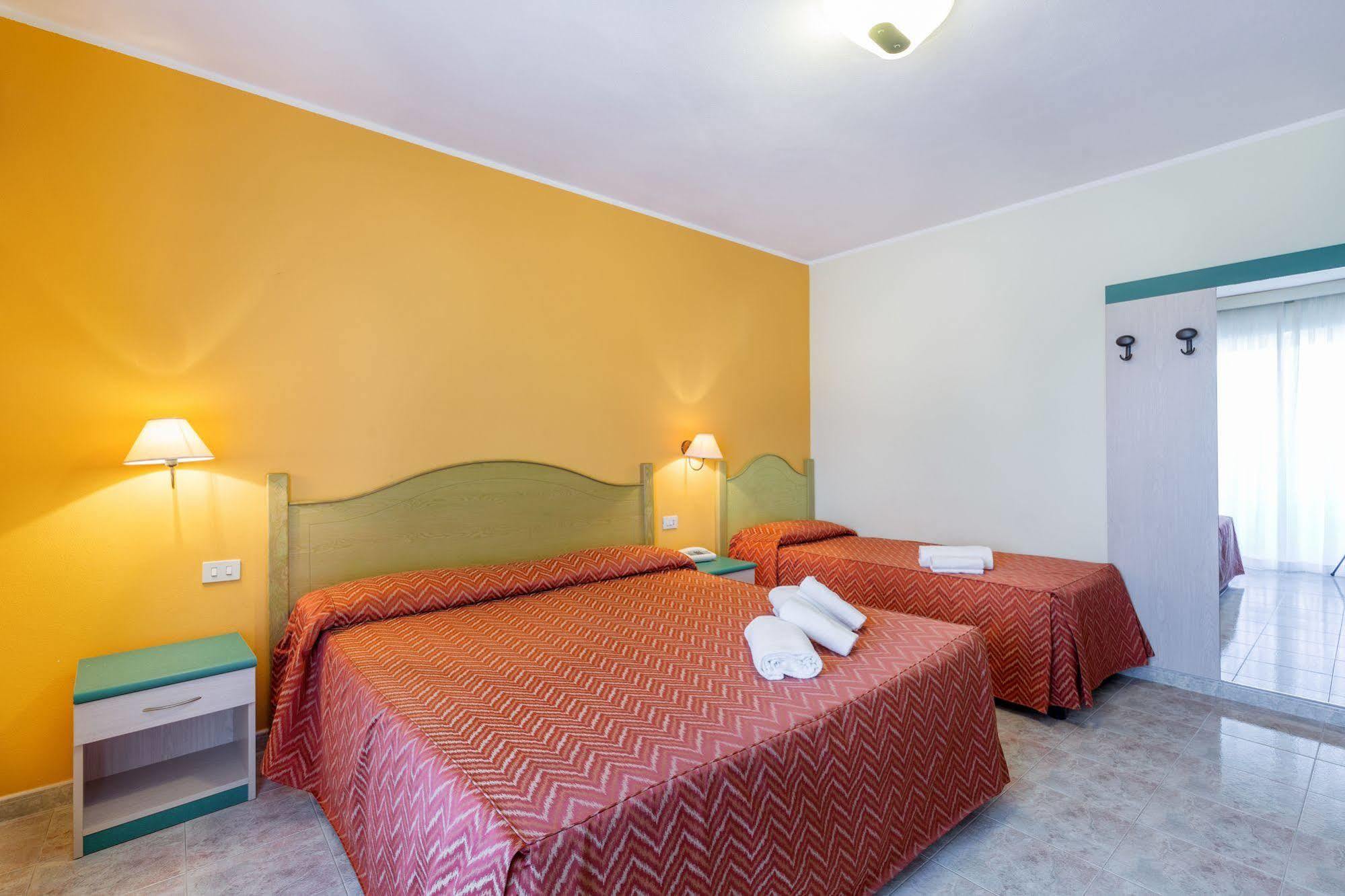 Hotel Rosa Dei Venti กัสเตลซาร์โด ภายนอก รูปภาพ